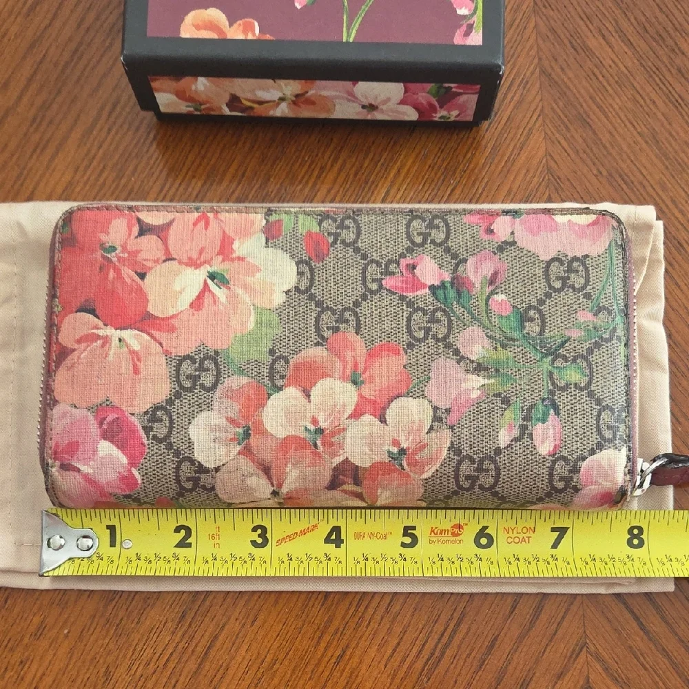 Gucci Floral GG Supreme Zip Around Wallet in Beige with Pink and Green Flowers - Picture 14 of 14